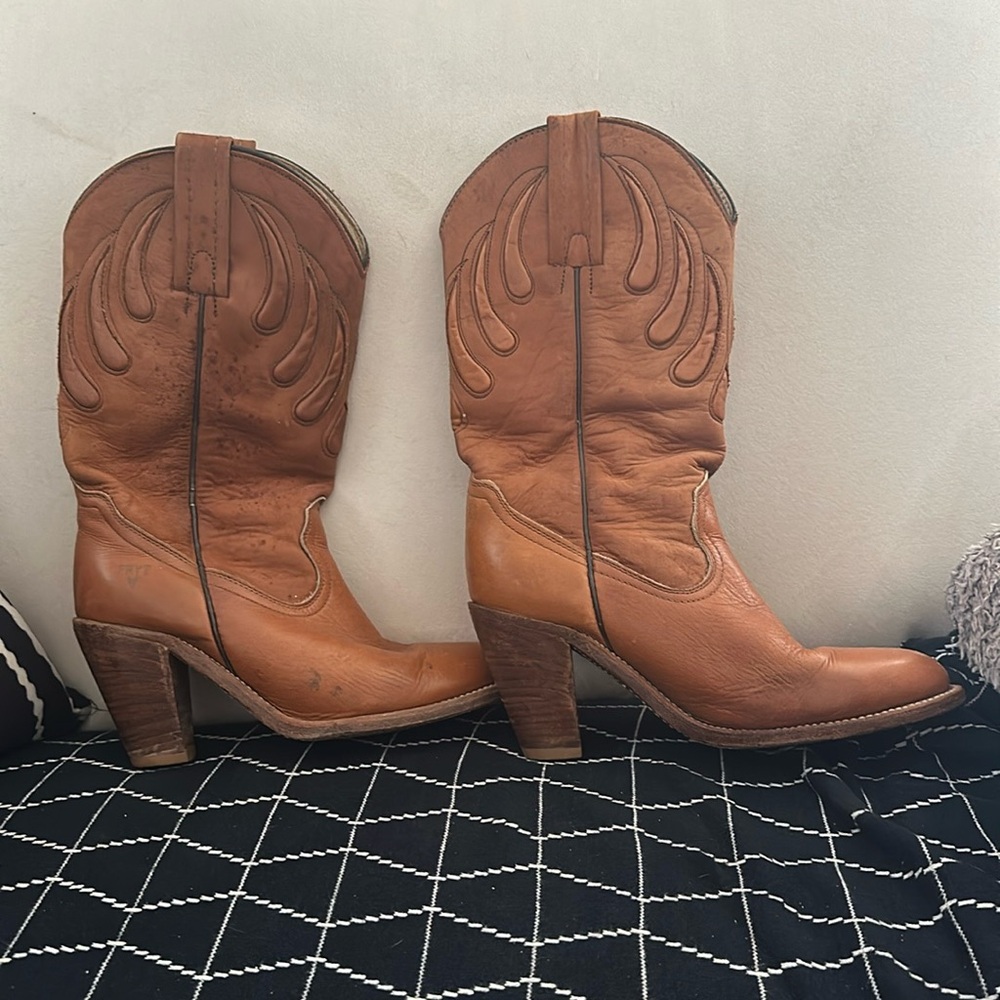 Vintage Frye, stacked heel cowboy boots!